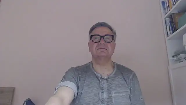 Snapshot of YOU6me chatting on June 10, 2026, 6:36 am YOU6me online show from June 10, 2026, 6:36 am