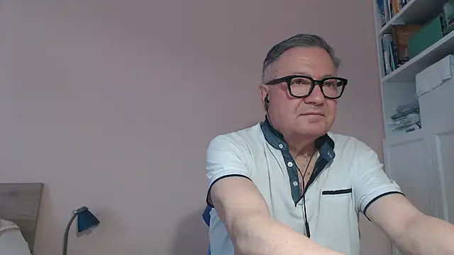 Snapshot of YOU6me chatting on June 2, 2026, 3:45 pm YOU6me online show from June 2, 2026, 3:45 pm