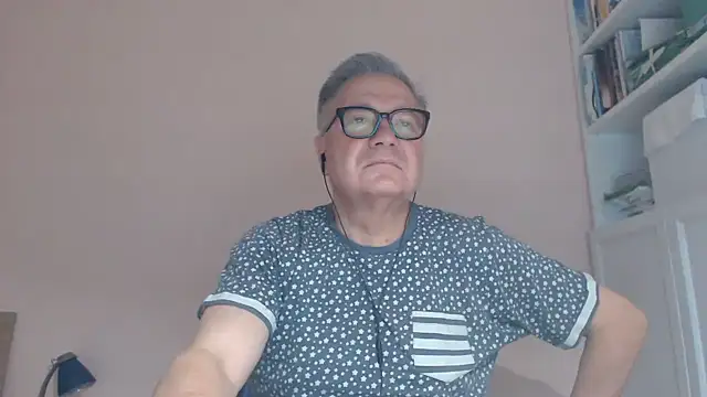 Snapshot of YOU6me chatting on August 5, 2026, 2:22 pm YOU6me online show from August 5, 2026, 2:22 pm