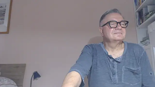 Snapshot of YOU6me chatting on August 3, 2026, 8:22 am YOU6me online show from August 3, 2026, 8:22 am