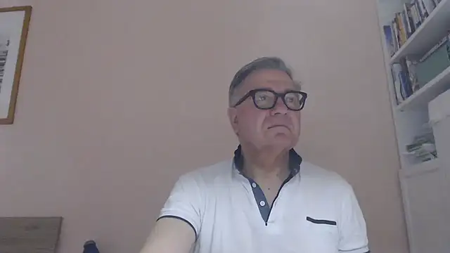 Snapshot of YOU6me chatting on June 25, 2026, 7:24 am YOU6me online show from June 25, 2026, 7:24 am