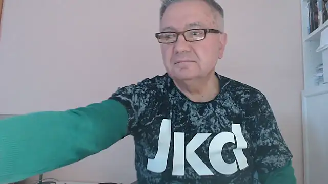 Snapshot of YOU6me chatting on October 19, 2025, 3:15 pm YOU6me online show from October 19, 2025, 3:15 pm