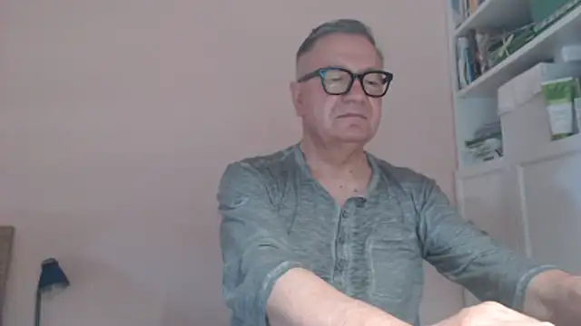 Snapshot of YOU6me chatting on July 1, 2026, 2:28 pm YOU6me online show from July 1, 2026, 2:28 pm