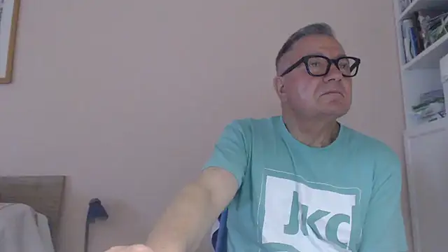 Snapshot of YOU6me chatting on July 6, 2026, 3:03 pm YOU6me online show from July 6, 2026, 3:03 pm