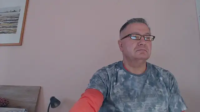 Snapshot of YOU6me chatting on October 15, 2025, 10:34 am YOU6me online show from October 15, 2025, 10:34 am