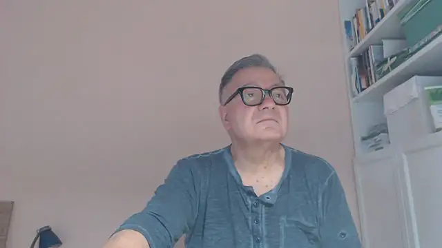 Snapshot of YOU6me chatting on August 4, 2026, 8:19 am YOU6me online show from August 4, 2026, 8:19 am