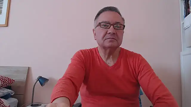 Snapshot of YOU6me chatting on November 1, 2025, 9:14 am YOU6me online show from November 1, 2025, 9:14 am