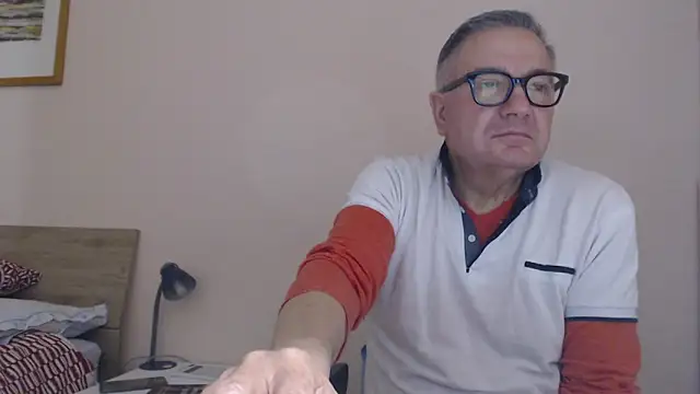 Snapshot of YOU6me chatting on October 30, 2025, 8:17 pm YOU6me online show from October 30, 2025, 8:17 pm