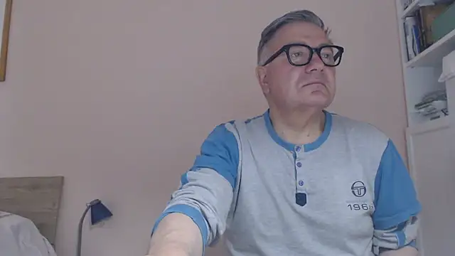 Snapshot of YOU6me chatting on June 13, 2026, 7:17 am YOU6me online show from June 13, 2026, 7:17 am