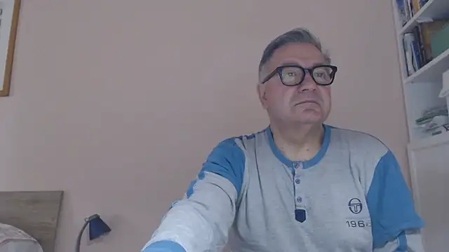 Snapshot of YOU6me chatting on June 14, 2026, 4:35 am YOU6me online show from June 14, 2026, 4:35 am