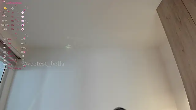 Snapshot of sweetest_bella chatting on February 17, 2026, 7:44 pm sweetest bella online show from February 17, 2026, 7:44 pm