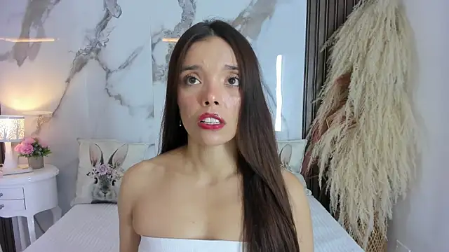 hannahill69 online show from February 17, 2026, 4:43 am