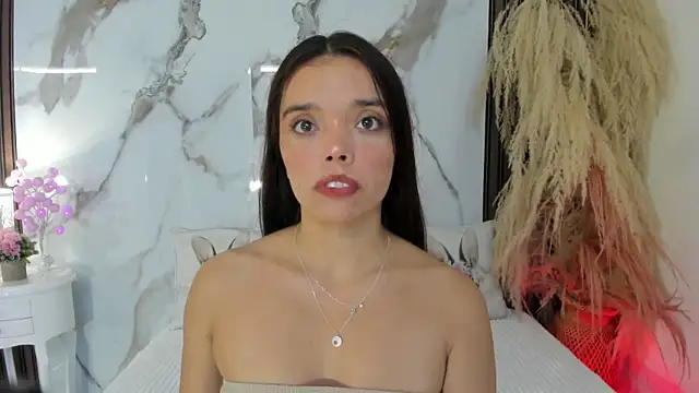 Snapshot of hannahill69 chatting on November 12, 2025, 5:00 am hannahill69 online show from November 12, 2025, 5:00 am