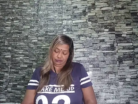 Snapshot of Mammabear_4u chatting on June 11, 2026, 5:43 pm Mammabear 4u online show from June 11, 2026, 5:43 pm