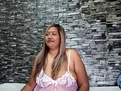 Snapshot of Mammabear_4u chatting on June 4, 2026, 6:56 pm Mammabear 4u online show from June 4, 2026, 6:56 pm
