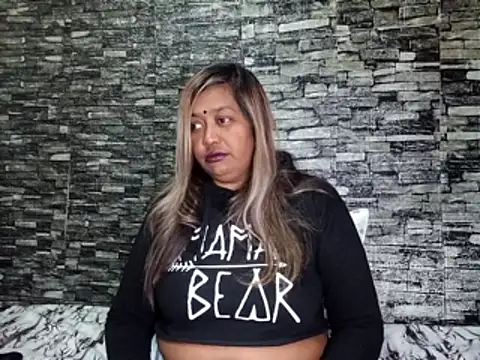 Snapshot of Mammabear_4u chatting on June 6, 2026, 7:41 pm Mammabear 4u online show from June 6, 2026, 7:41 pm