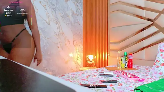 mommywebcam online show from October 24, 2025, 2:21 am