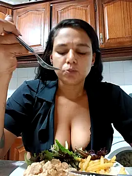 Snapshot of Monick17 chatting on October 16, 2025, 10:40 pm Monick17 online show from October 16, 2025, 10:40 pm