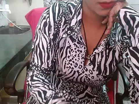 Snapshot of LovingPihu chatting on October 23, 2025, 5:39 am LovingPihu online show from October 23, 2025, 5:39 am