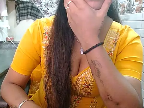 Snapshot of LovingPihu chatting on March 14, 2026, 5:35 am LovingPihu online show from March 14, 2026, 5:35 am