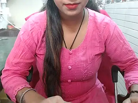 Snapshot of LovingPihu chatting on October 19, 2025, 5:10 am LovingPihu online show from October 19, 2025, 5:10 am