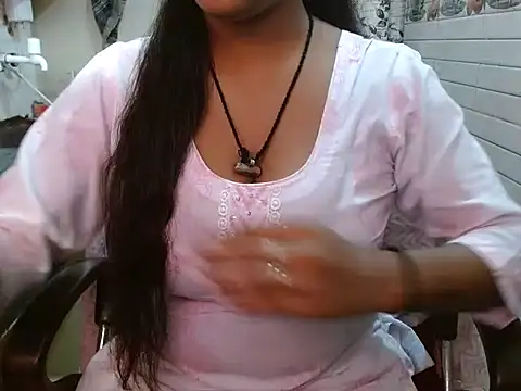 Snapshot of LovingPihu chatting on November 9, 2025, 5:55 am LovingPihu online show from November 9, 2025, 5:55 am