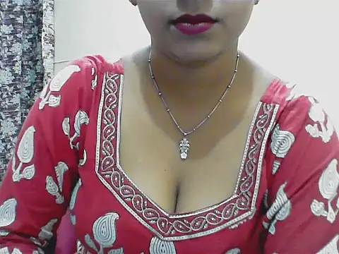 LovingPihu online show from May 3, 2026, 5:34 am