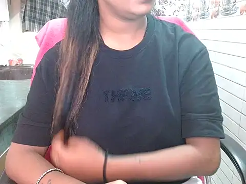 Snapshot of LovingPihu chatting on October 9, 2025, 5:08 am LovingPihu online show from October 9, 2025, 5:08 am