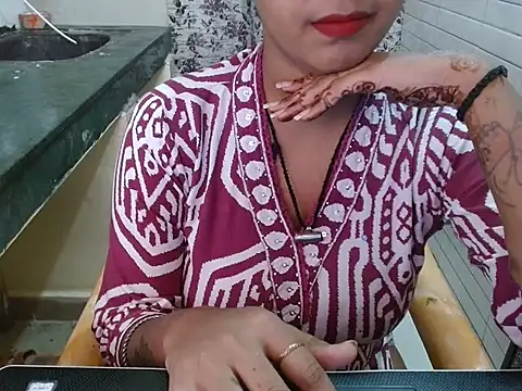 Snapshot of LovingPihu chatting on October 15, 2025, 5:17 am LovingPihu online show from October 15, 2025, 5:17 am