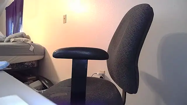 Snapshot of TrevorSteele chatting on November 17, 2025, 10:36 pm TrevorSteele online show from November 17, 2025, 10:36 pm