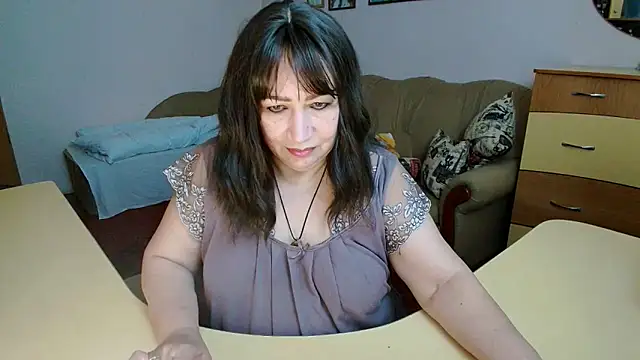 Lucretia Goldi  online show from October 28, 2025, 9:03 pm