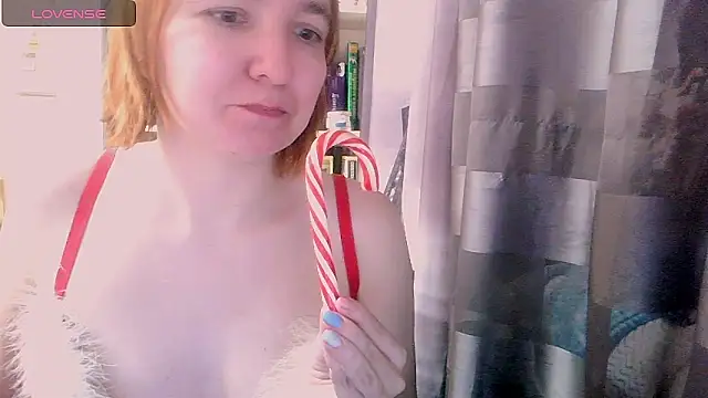 Snapshot of BrattyFoxyGirl chatting on December 25, 2024, 4:22 pm BrattyFoxyGirl online show from December 25, 2024, 4:22 pm