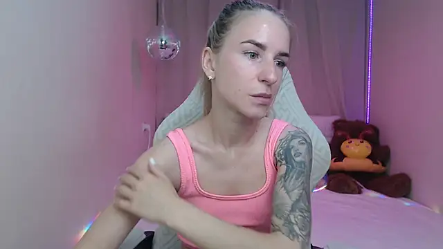 DeboraHorny online show from May 22, 2026, 6:11 am