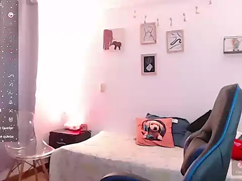 Snapshot of emmily_castro chatting on November 14, 2025, 1:48 pm emmily castro online show from November 14, 2025, 1:48 pm