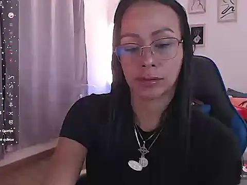 Snapshot of emmily_castro chatting on October 29, 2025, 12:48 pm emmily castro online show from October 29, 2025, 12:48 pm