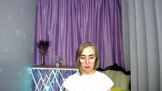 Snapshot of queen_a_n_i chatting on April 23, 2026, 12:29 pm queen a n i online show from April 23, 2026, 12:29 pm