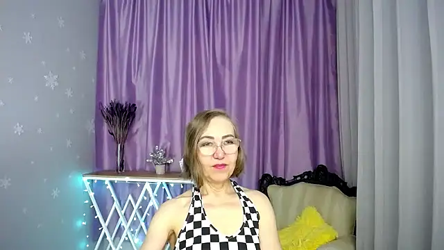 Snapshot of queen_a_n_i chatting on April 7, 2026, 10:28 am queen a n i online show from April 7, 2026, 10:28 am