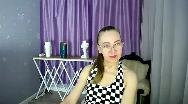 queen a n i online show from March 10, 2025, 10:07 am