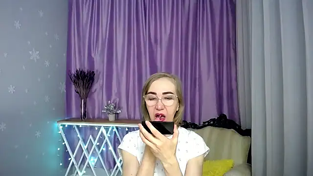 Snapshot of queen_a_n_i chatting on April 23, 2026, 9:49 am queen a n i online show from April 23, 2026, 9:49 am