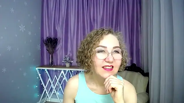Snapshot of queen_a_n_i chatting on May 11, 2026, 2:45 pm queen a n i online show from May 11, 2026, 2:45 pm