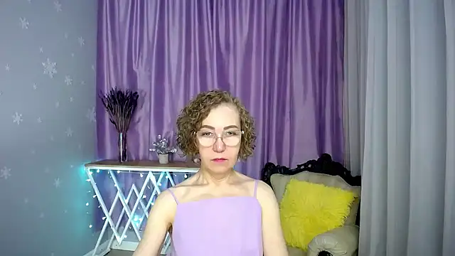 Snapshot of queen_a_n_i chatting on May 17, 2026, 9:42 am queen a n i online show from May 17, 2026, 9:42 am