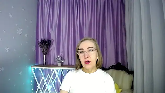 Snapshot of queen_a_n_i chatting on May 3, 2026, 7:24 am queen a n i online show from May 3, 2026, 7:24 am