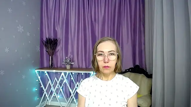 Snapshot of queen_a_n_i chatting on April 12, 2026, 6:49 am queen a n i online show from April 12, 2026, 6:49 am