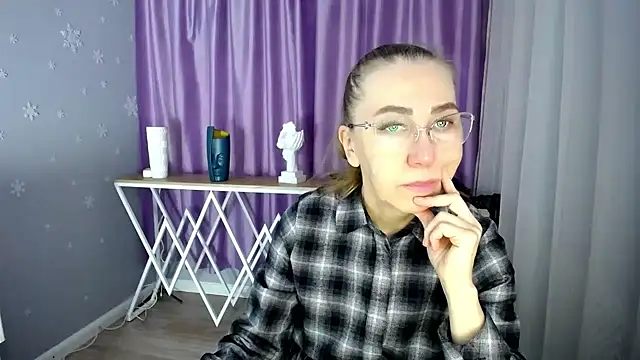 queen a n i online show from January 27, 2025, 7:56 am