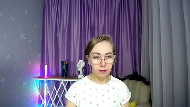 Snapshot of queen_a_n_i chatting on November 14, 2025, 9:57 am queen a n i online show from November 14, 2025, 9:57 am