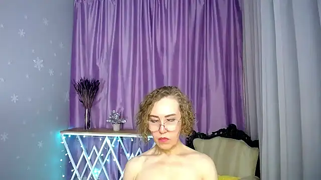 Snapshot of queen_a_n_i chatting on May 11, 2026, 4:04 pm queen a n i online show from May 11, 2026, 4:04 pm