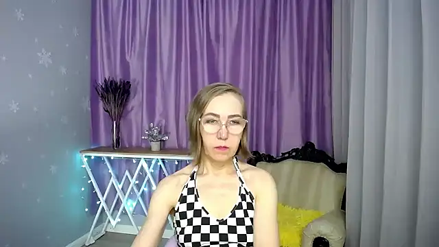 Snapshot of queen_a_n_i chatting on April 14, 2026, 8:30 am queen a n i online show from April 14, 2026, 8:30 am