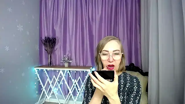 Snapshot of queen_a_n_i chatting on April 13, 2026, 7:23 am queen a n i online show from April 13, 2026, 7:23 am