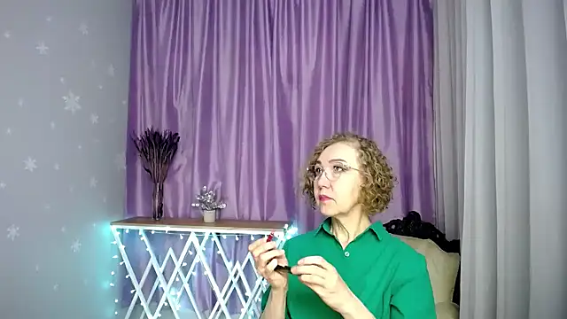 Snapshot of queen_a_n_i chatting on May 16, 2026, 8:35 am queen a n i online show from May 16, 2026, 8:35 am