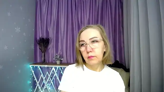 Snapshot of queen_a_n_i chatting on May 8, 2026, 7:12 am queen a n i online show from May 8, 2026, 7:12 am